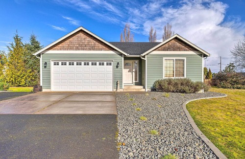 Hammond Cottage | Hammond Home 2 Blocks to Marina & Columbia River!