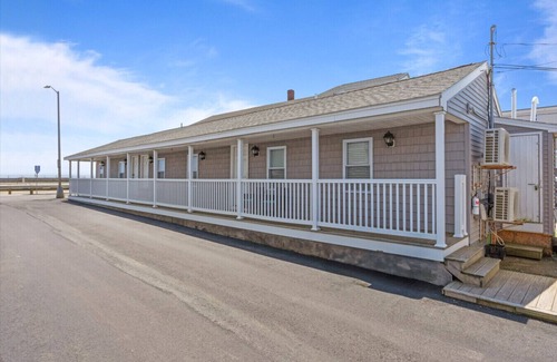 Hampton Apartment | * * Hampton Beach | Oceanview | Pet Friendly * *