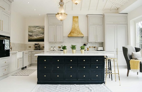 East Molesey House | Hampton Court Palace 8 mins walk, family home, 3 mins walk to river +garden+park