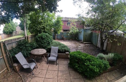 Northampton House | Hampton House Pitstop Northampton