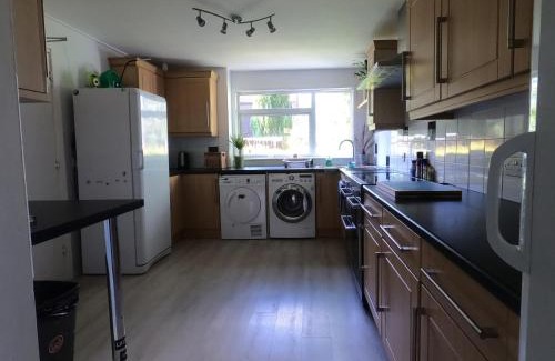 Northampton House | Hampton House Pitstop Northampton