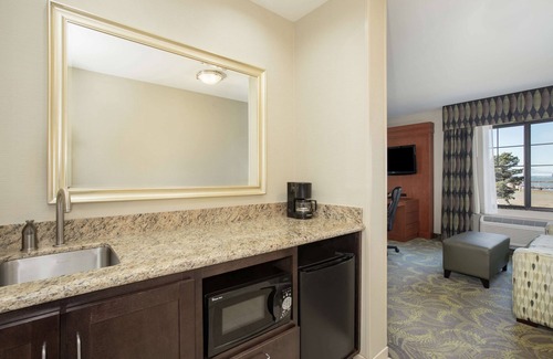 Astoria Hotel | Hampton Inn and Suites Astoria