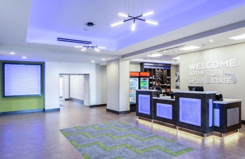 Orange Park Hotel | Hampton Inn and Suites Jacksonville/Orange Park, FL