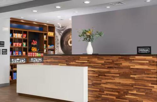 Fort Myers River District Hotel | Hampton Inn Fort Myers Downtown