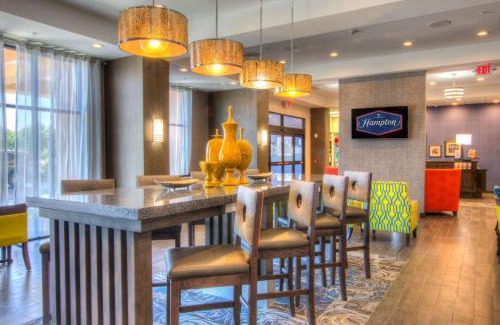 North Shore Hotel | Hampton Inn Houston I-10 East, TX