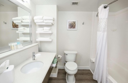 Arlington Hotel | Hampton Inn Jacksonville East Regency Square