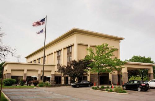 Colgate Hotel | Hampton Inn Milwaukee Northwest