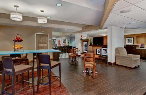 Colgate Hotel | Hampton Inn Milwaukee Northwest