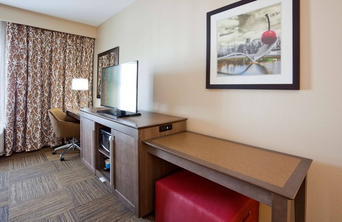 West Bloomington Hotel | Hampton Inn Minneapolis Bloomington West