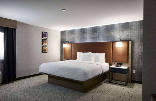 Newark Hotel | Hampton Inn Newark Airport