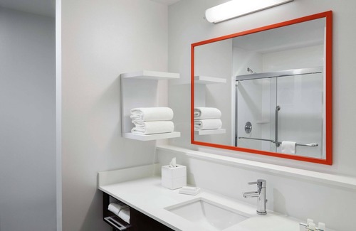 Waukegan Hotel | Hampton Inn & Suites Chicago Waukegan