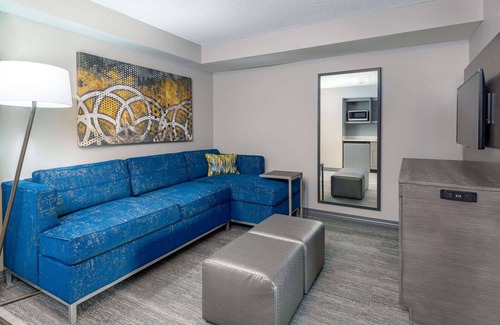 Country Club Plaza Area Hotel | Hampton Inn & Suites Kansas City-Country Club Plaza