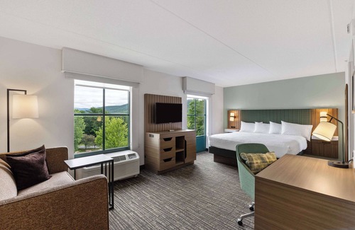 Lake George Hotel | Hampton Inn & Suites Lake George