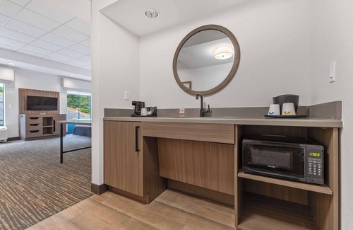Lake George Hotel | Hampton Inn & Suites Lake George