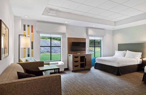 Lake George Hotel | Hampton Inn & Suites Lake George