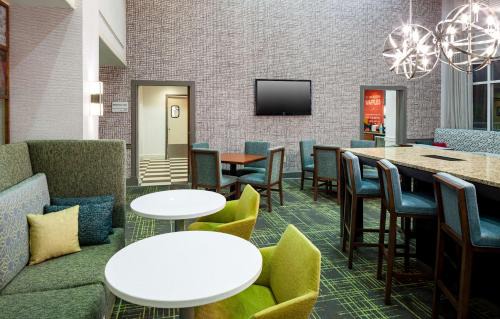 Mobile Hotel | Hampton Inn & Suites Mobile I-65@ Airport Boulevard