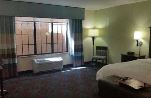 St. Cloud Hotel | Hampton Inn & Suites St. Cloud, MN