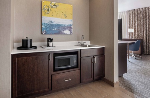 Teaneck Hotel | Hampton Inn & Suites Teaneck Glenpointe