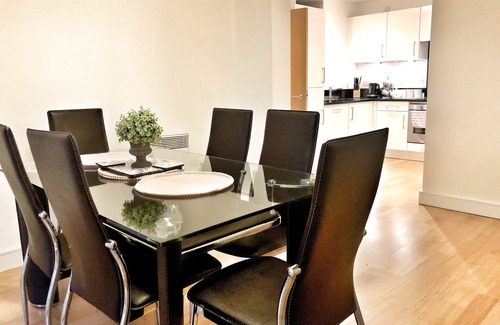 Chatham Apartment | Hampton Leigh - Elegant Apartment in The Wharf