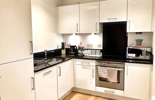 Chatham Apartment | Hampton Leigh - Elegant Apartment in The Wharf