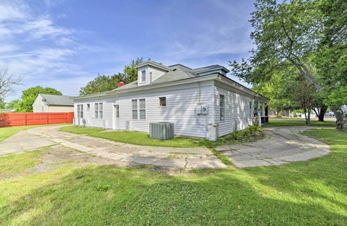 Hampton Cottage | Hampton Sanctuary w/Fire Pit & Fenced Yard!
