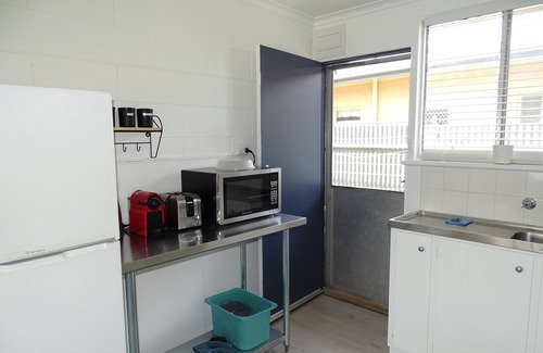 Port Vincent House | "Hamptons" self-contained holiday unit. Walk to beach and shops