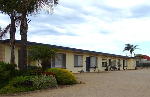 Port Vincent House | "Hamptons" self-contained holiday unit. Walk to beach and shops