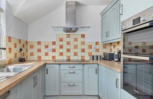 Roch Cottage | Hand picked for its stunning sea views, hot tub and within walking distance of the beach.