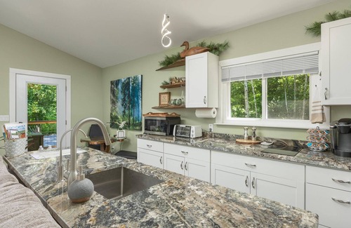 Lookout Mountain Apartment | Handcrafted 1BR Treehouse Inspired Bungalow in Lookout Mountain | Romantic Getaway w/Private Hot Tub