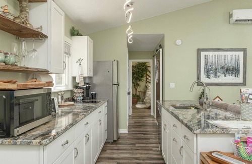 Lookout Mountain Apartment | Handcrafted 1BR Treehouse Inspired Bungalow in Lookout Mountain | Romantic Getaway w/Private Hot Tub