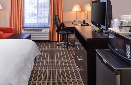 South San Francisco Hotel | Handicap Queen Room at Hotel Nova SFO By FairBridge