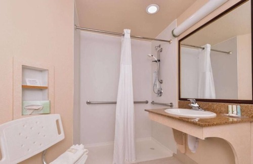 South San Francisco Hotel | Handicap Queen Room at Hotel Nova SFO By FairBridge