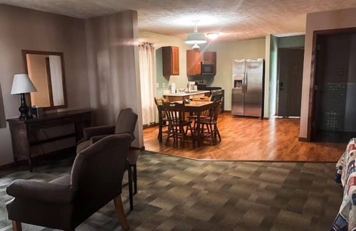 Golconda House | Handicap Accessible Studio w/Full Kitchen on the River