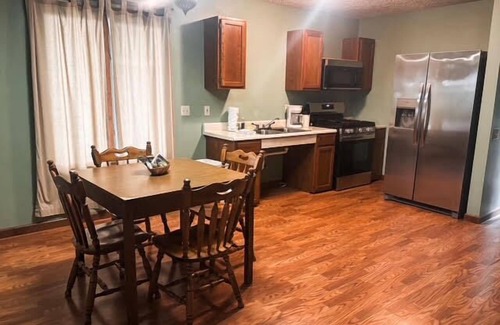 Golconda House | Handicap Accessible Studio w/Full Kitchen on the River