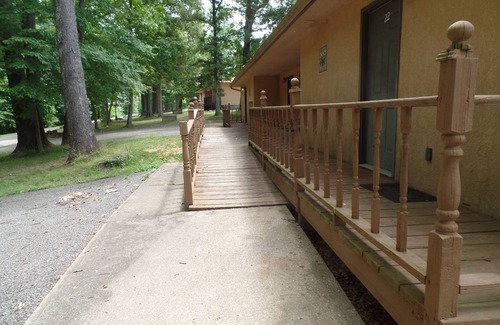 Golconda House | Handicap Accessible Studio w/Full Kitchen on the River