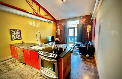 Rosewood House | Hangar Loft Hotel+006- Twice Featured On HGTV Walk to USC Stadium 1 mi to Ft Jax