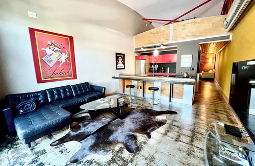 Rosewood House | Hangar Loft Hotel+006- Twice Featured On HGTV Walk to USC Stadium 1 mi to Ft Jax