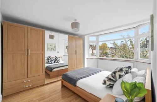 Hanger Hill Apartment | Hanger Lane Hububb Stay