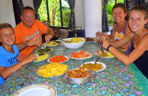 Peradeniya House | Haniffas Holiday Inn