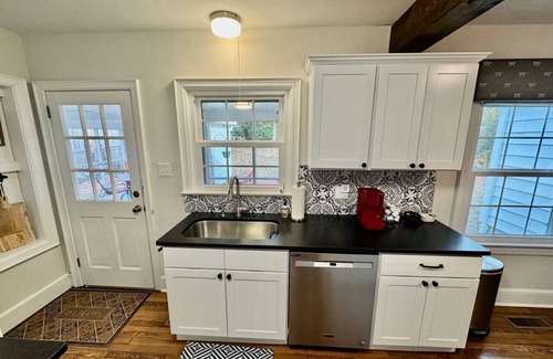 High Point House | Hank's Place - Cheerful Bungalow near HPU