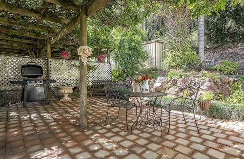 Ourimbah Cottage | Hanna Cottage at Cavanough House Private secluded valley native birdsong romance