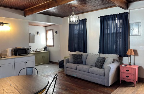 Hermann Cottage | Hanna's Cottage in the Downtown Historic District of Hermann, Missouri