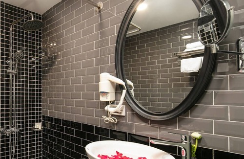 French Quarter Hotel | Hanoi Paradise Center Hotel & Spa