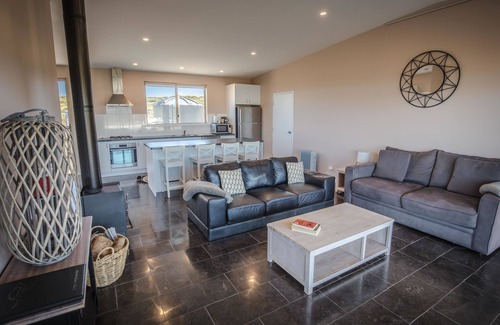 McDonald Cabin | Hanson Bay Wildlife Sanctuary and Cabins