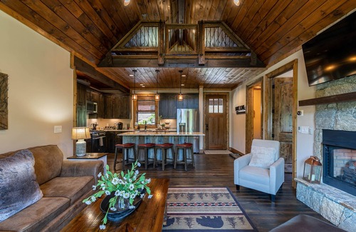 Banner Elk Cabin | Happy Camper - Camp Eagles Nest- pet friendly, fire pit, walk to courts