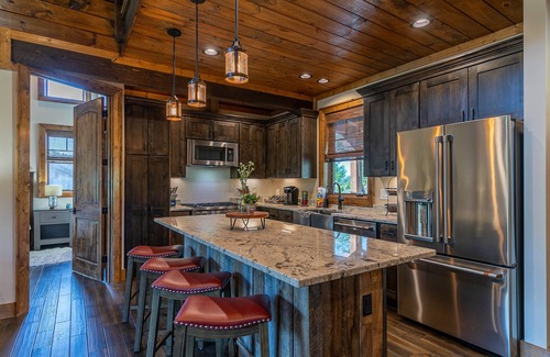 Banner Elk Cabin | Happy Camper - Camp Eagles Nest- pet friendly, fire pit, walk to courts