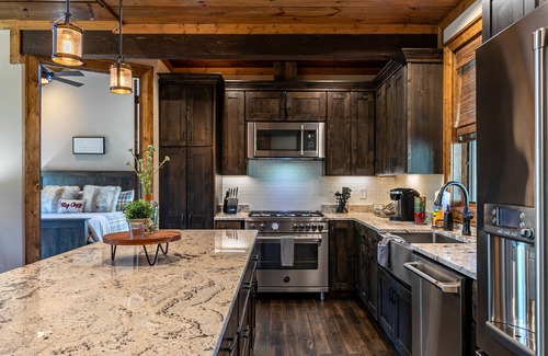 Banner Elk Cabin | Happy Camper - Camp Eagles Nest- pet friendly, fire pit, walk to courts