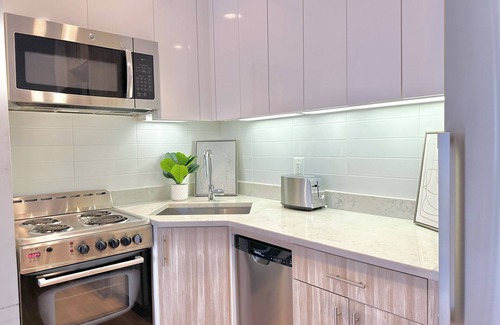 Midtown Apartment | Happy-Clean-New Home in Heart of NYC w/wifi and laundry