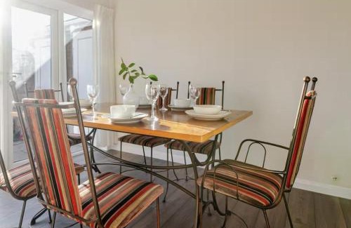 Coventry Villa | Happy Day 温馨小居-Walk to Warwick Uni & Cannon Park in Coventry that offers free parking