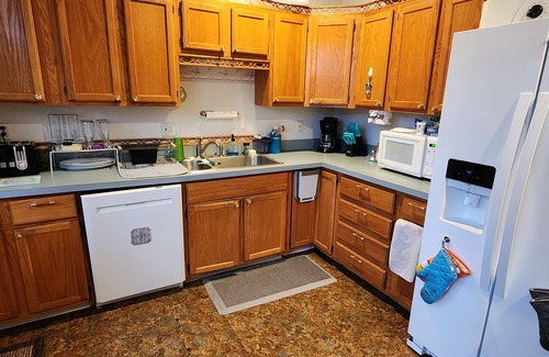 Harbor Springs House | Happy Days and Nights -Sunset House- A 4 bedroom mansion close to skiing.